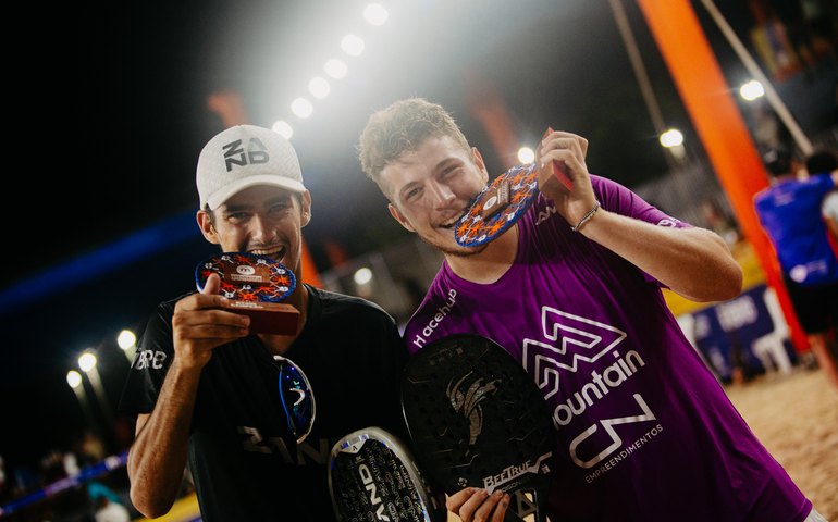 Brasileiros Daniel Mola e Giovanni Cariani e Vitória Marchezini e Sophia Chow conquistam o título do Macena Open Prime na Praia do Francês