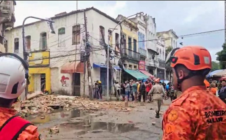 Desabamento de casarão causa uma morte no centro do Rio