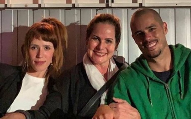 Renata Ceribelli homenageia filhos gêmeos em aniversário de 30 anos