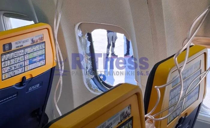 Janela quebrada do avião da Ryanair