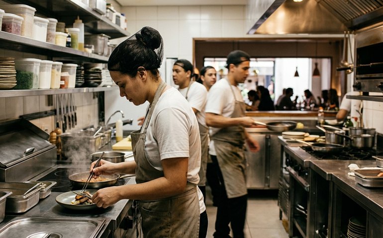 Serviços operam 20% acima do nível pré-pandemia, aponta IBGE