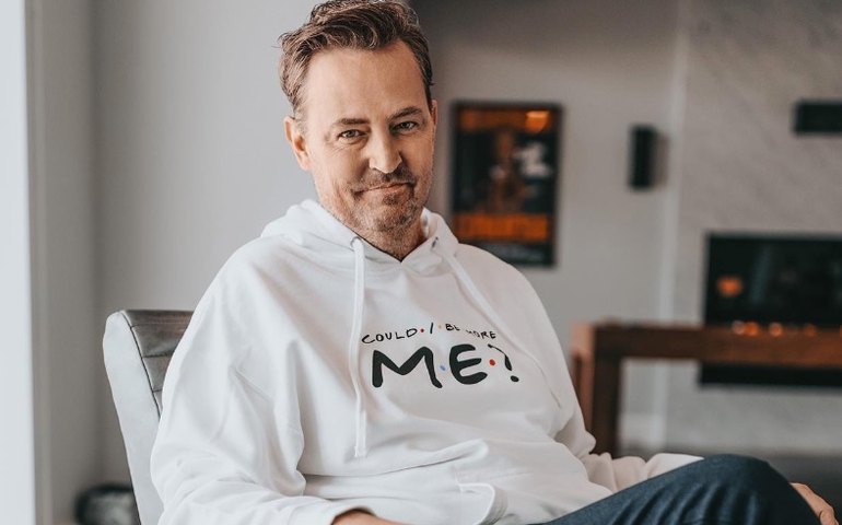 Matthew Perry foi encontrado afogado pelo assistente, segundo bombeiros de Los Angeles