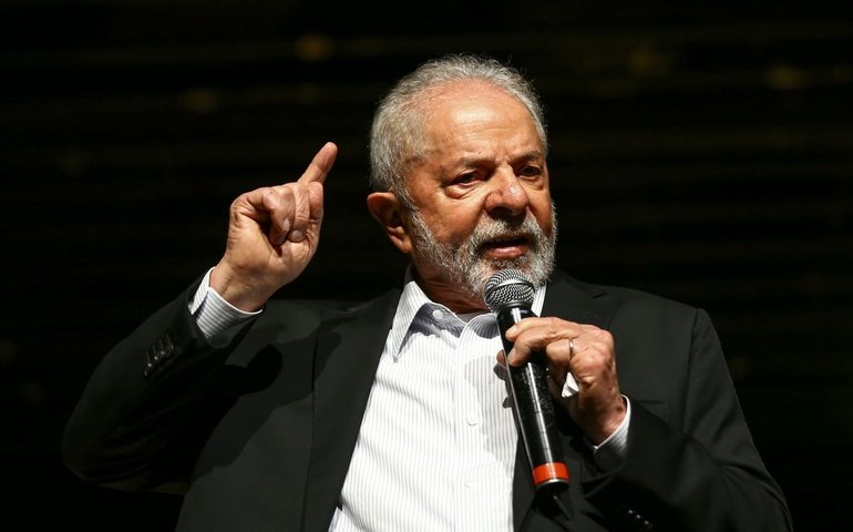 Lula liga para Lira e sinaliza que deve conversar com líderes sobre ministérios