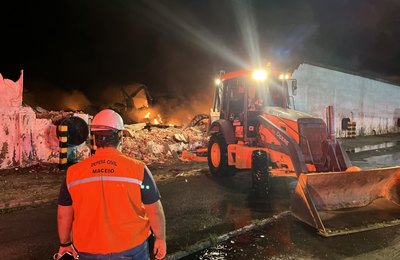 Prefeitura de Maceió mobiliza equipes para incêndio em fábrica no Polo Multissetorial