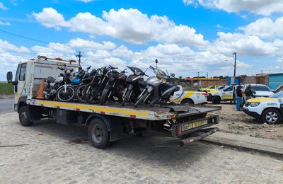 Polícia Militar apreende entorpecentes e dez motocicletas irregulares em ações no interior