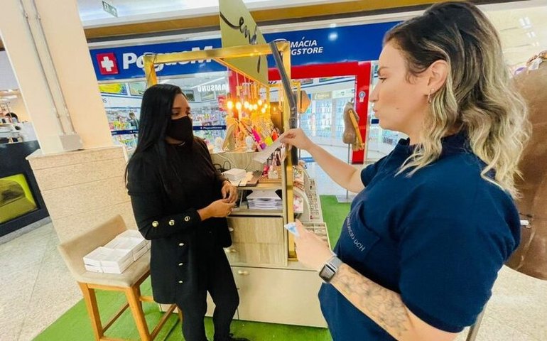 Prefeitura orienta trabalhadores de shopping center sobre interdição total da Avenida Gustavo Paiva