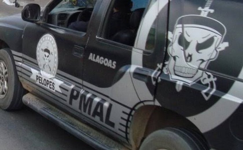 Dupla suspeita de tráfico é presa com drogas e dinheiro em Palmeira dos Índios