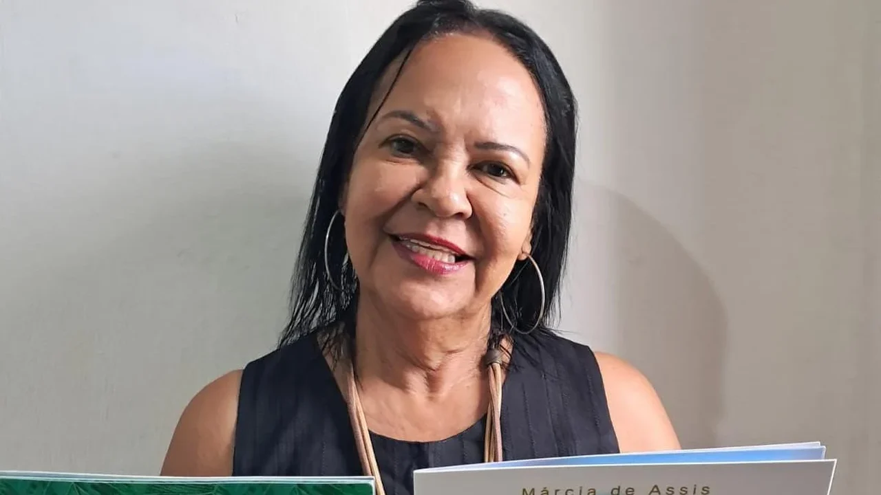 Márcia de Assis destaca o valor da autoestima e dos bons hábitos em apresentação no Lar da Menina