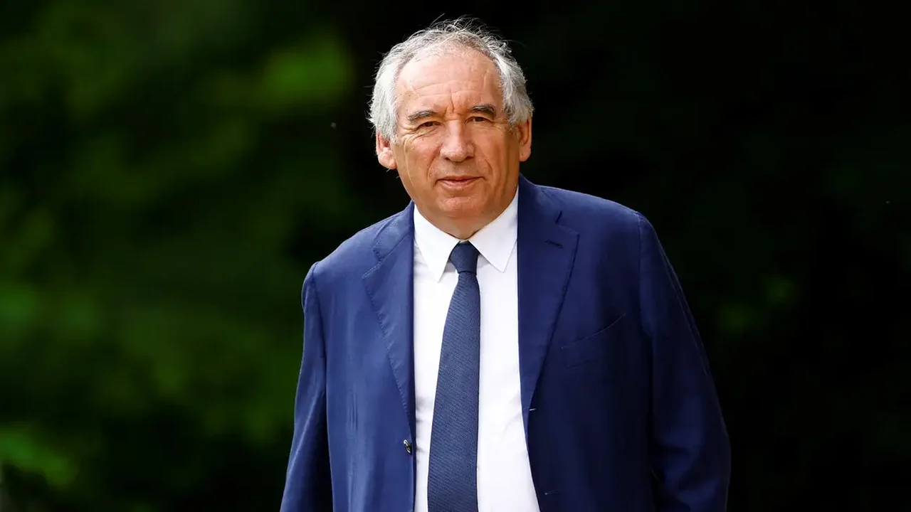Governo da França 'luta por sobrevivência' com orçamento de 2025 sem consenso