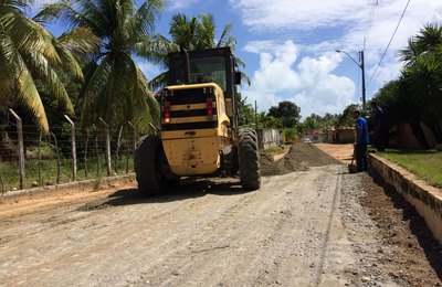 Rui Palmeira vistoria obras de infraestrutura no Litoral Norte