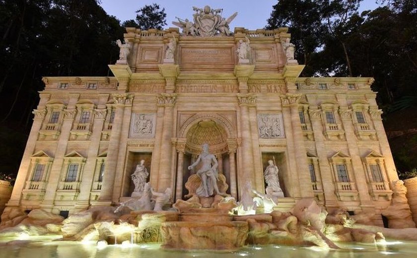 Fontana Di Trevi brasileira é inaugurada em Serra Negra (SP)