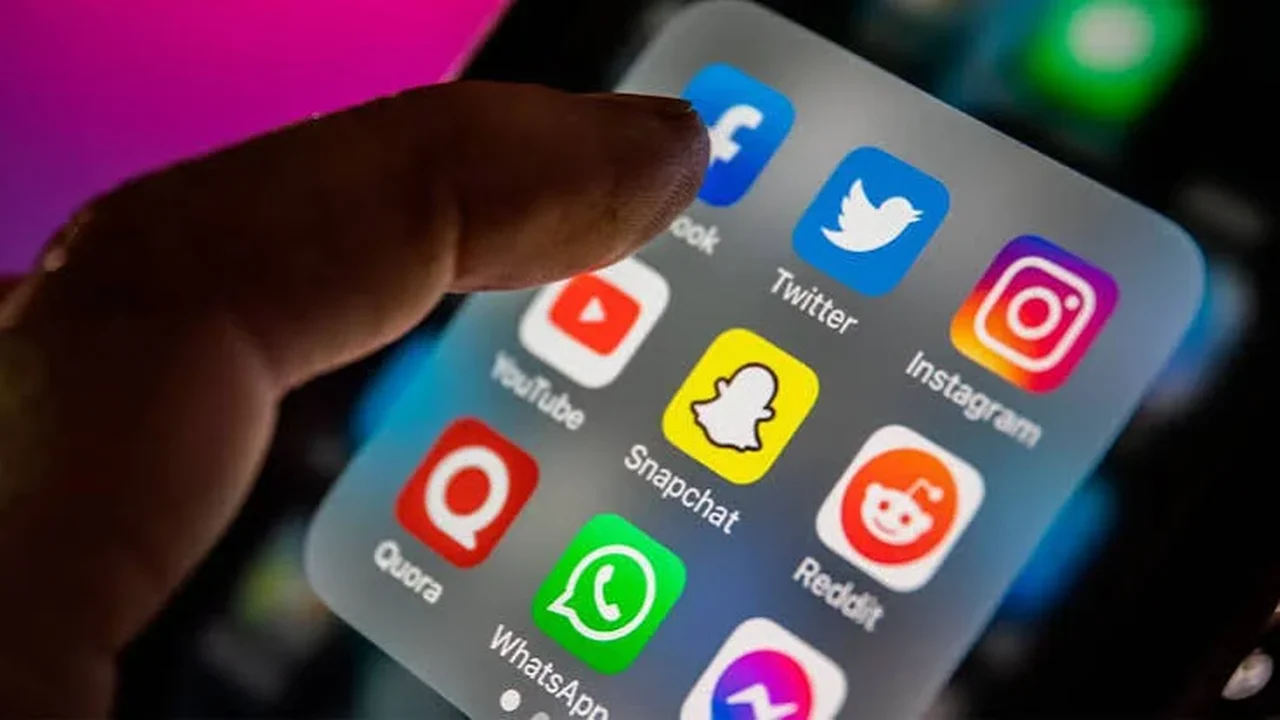 Grécia aprova proibição de redes sociais para menores de 15 anos