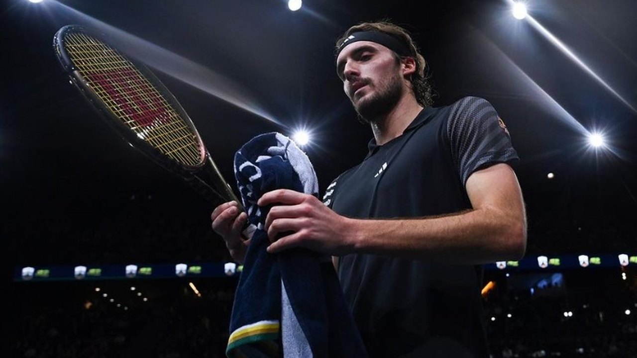Tsitsipas abandona no início do jogo, deixa ATP Finals e mantém Rune na briga por classificação