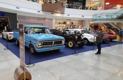 Exposições de carros antigos e exclusivos marcam Semana do Automóvel no Parque Shopping 