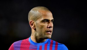 Jogador Dani Alves é detido em Barcelona por suspeita de abuso sexual
