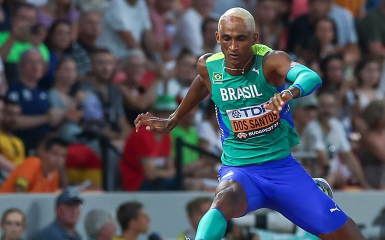 Alison dos Santos melhora performance e leva bronze na Liga Diamante