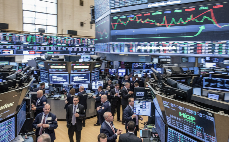 Bolsas de Nova York avançam com menor tensão geopolítica e sinalizações do Fed