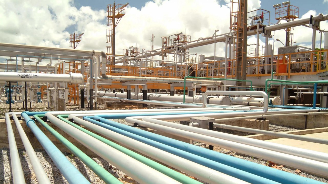 Shell alerta para menor lucro e produção na divisão de gás
