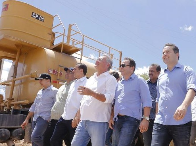 Prefeitura de Porto Calvo ganha trator para ajudar agricultores do município