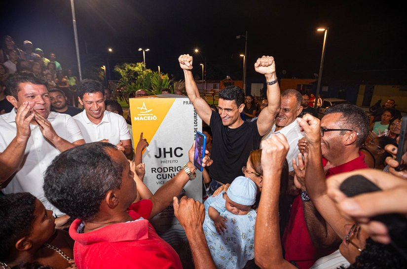 JHC entrega praça no Conjunto Carminha e celebra nova fase do Benedito Bentes