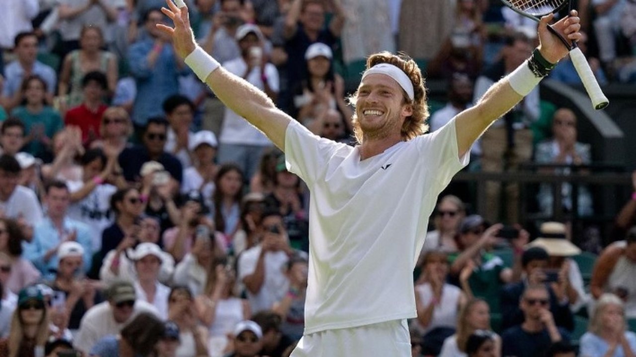 Rublev elimina Humbert e enfrenta algoz de Alcaraz na semifinal do Masters 1000 de Xangai