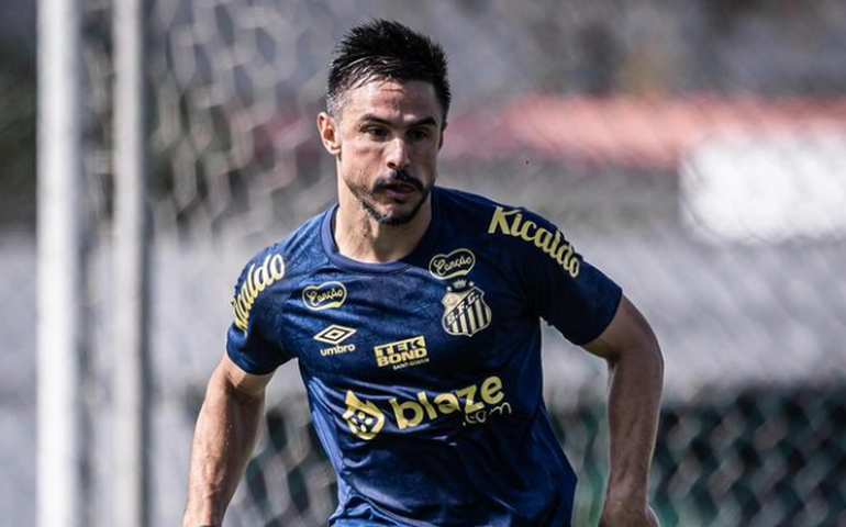 Willian Bigode faz dois e Santos ganha do São Bernardo no CT Rei Pelé: 'Jogo-treino proveitoso'