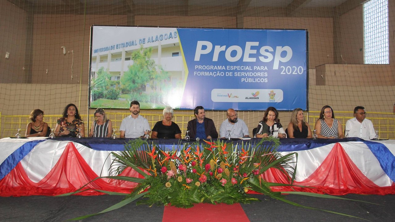 Prefeitura de Arapiraca participa de programa especial para formação de servidores públicos da UNEAL