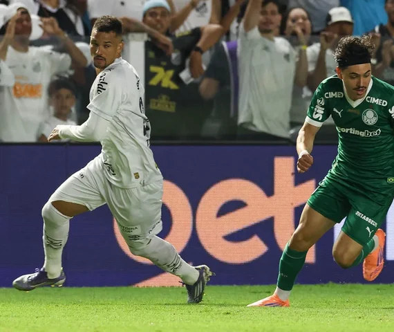 Santos vence Palmeiras com gol nos acréscimos, sai do Z-4 e Flamengo assume a liderança
