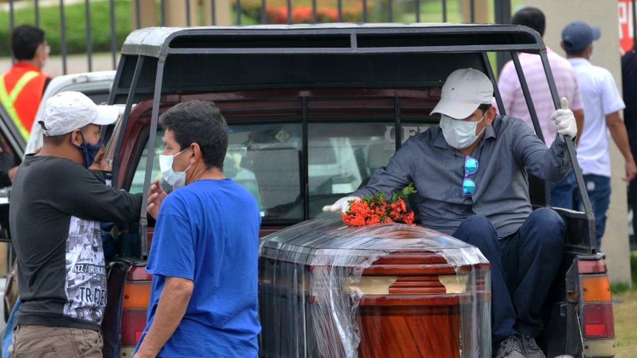 Equador tira 36 corpos por dia em casas de Guayaquil, núcleo do surto no país