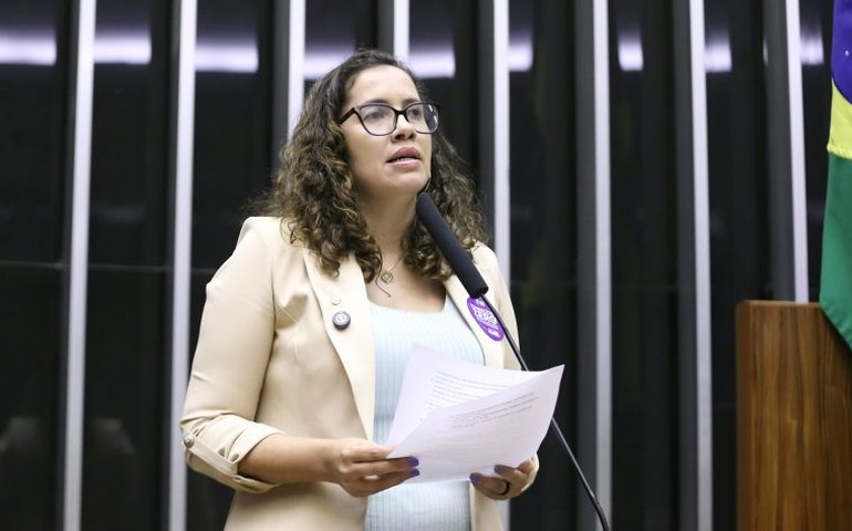Comissão aprova projeto que facilita atendimento de idosos no serviço público