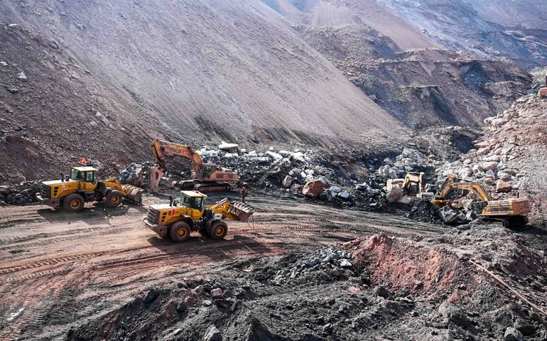 Colapso em mina de carvão no Vietnã deixa cinco mortos