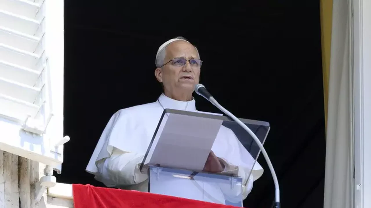 Papa Leão XIV pede diálogo em vez de conflito e diz que jovens católicos são sinal de esperança