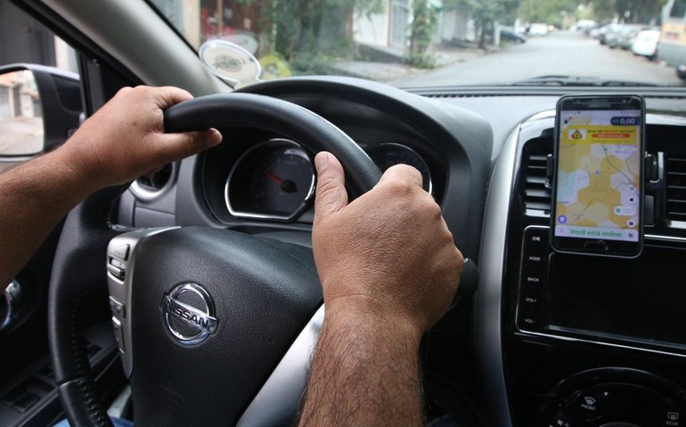 PGR é contra vínculo trabalhista entre motoristas e aplicativos