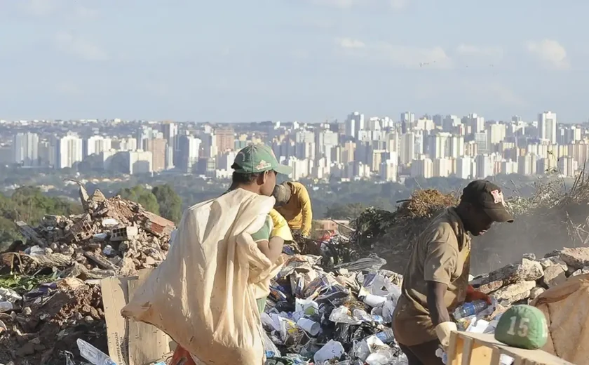 IBGE: quase 1/3 dos municípios brasileiros ainda usava lixões para resíduos sólidos em 2023