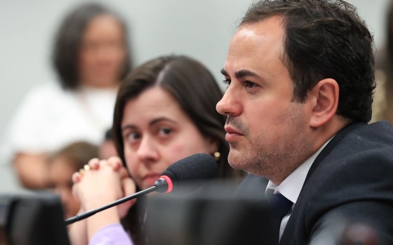 Câmara decide suspender Glauber Braga por 6 meses