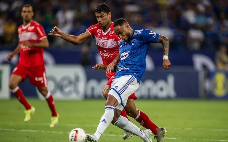 Cruzeiro e CRB empatam sem gols no Mineirão pela ida das oitavas da Copa do Brasil
