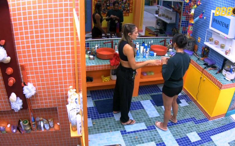 Madrugada do 'BBB 25' após formação de Paredão tem primeira treta do programa