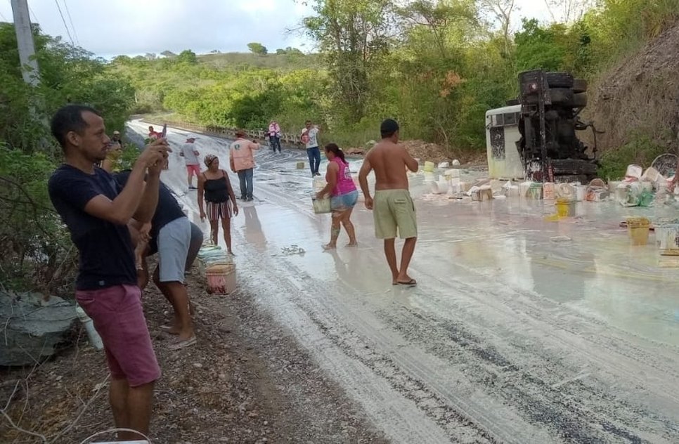 caminhão tomba