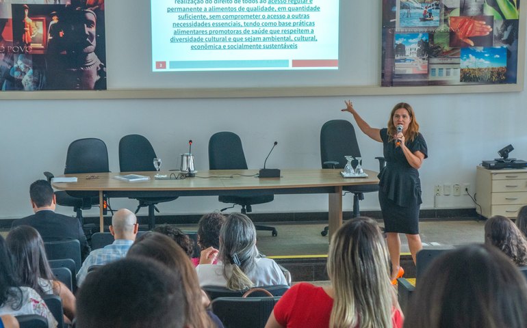 Promotora de Justiça compõe mesa de discussões para ampliação de entendimento sobre segurança alimentar