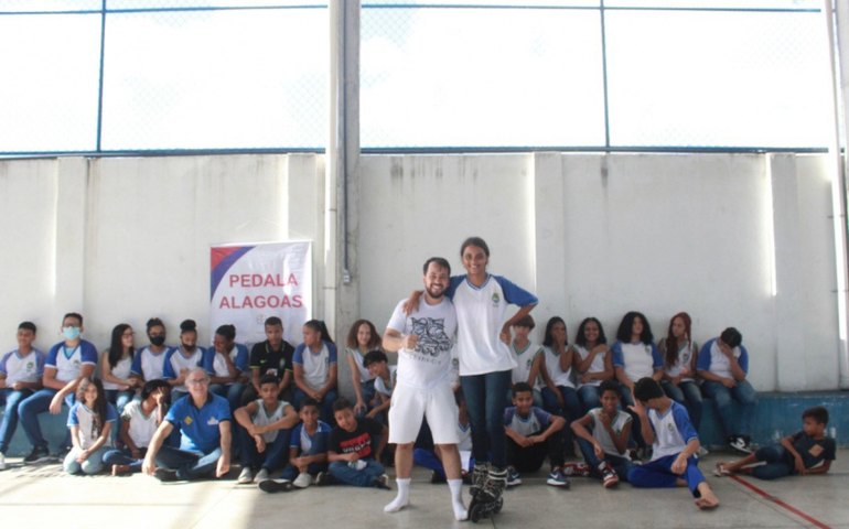 Estudantes da Escola Municipal Antídio Vieira participam de atividades sobre mobilidade urbana