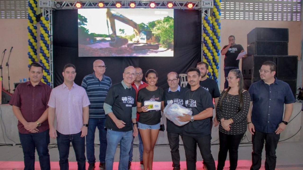 Prefeitura de Penedo entrega mil cartões do Programa Mesa Cheia
