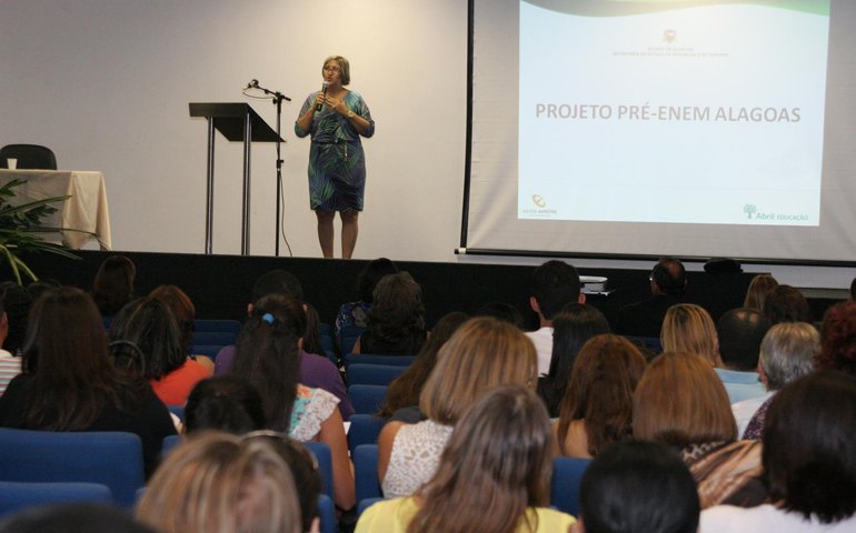 Educação vai preparar 25 mil alunos para Enem 2014