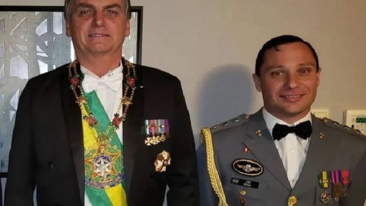 Quem é Mauro Cid, ex-ajudante de Bolsonaro que foi preso em operação da PF
