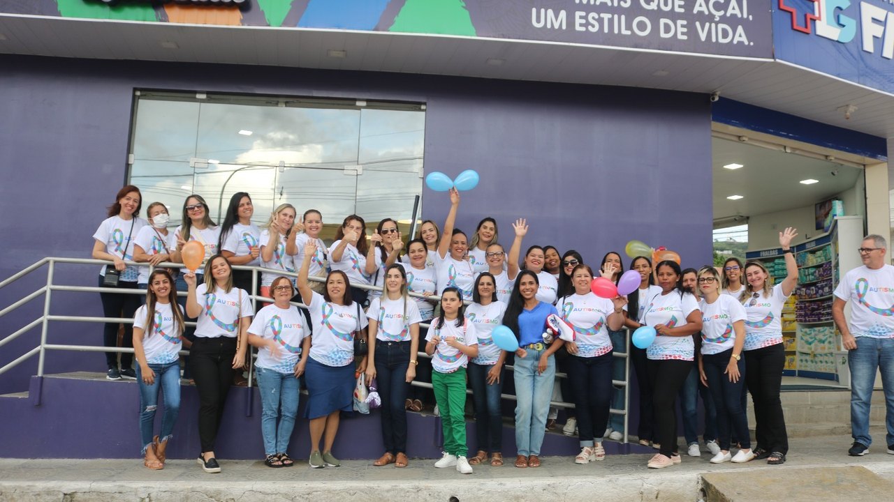 Secretaria de Educação realiza caminhada de conscientização sobre o autismo