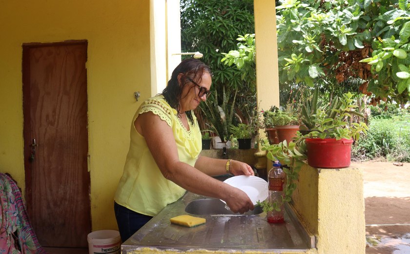 Povoado Impueiras celebra chegada de água encanada da Casal