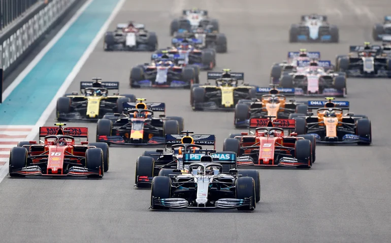 Chefe da Ferrari promete 'conversa franca' com Leclerc após reclamações no GP de Las Vegas