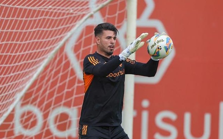 Ivan sofre grave lesão no joelho e Inter estuda possibilidade de buscar novo goleiro