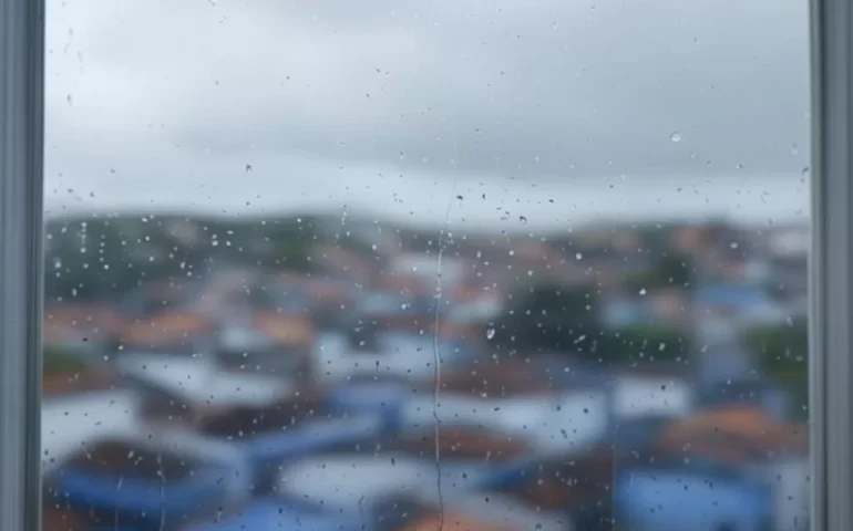 Previsão de chuvas intensas em Penedo exige atenção redobrada