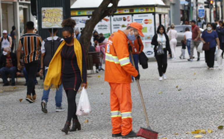 Volume de serviços prestados cai 4,0% em março ante fevereiro, revela IBGE