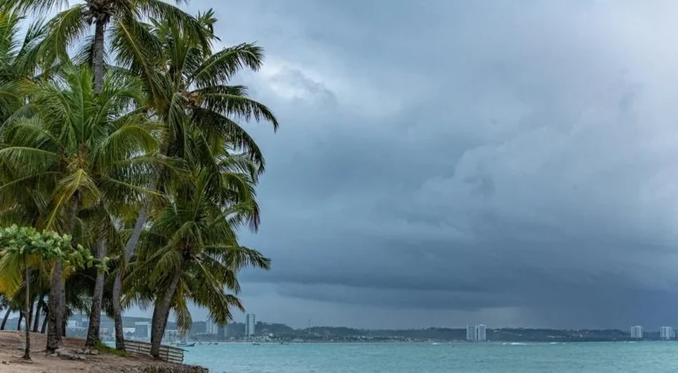 Inmet emitiu alertas de chuvas intensas e vendavais para Alagoas, enquanto a Defesa Civil de Maceió reforçou o monitoramento das condições meteorológicas. - Foto: Arquivo/Secom Maceió